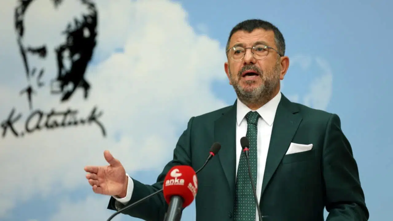 CHP'li Veli Ağbaba: "Sandıkta kazanamadıkları belediyeleri siyasi operasyonlarla ele geçirmek istiyorlar"
