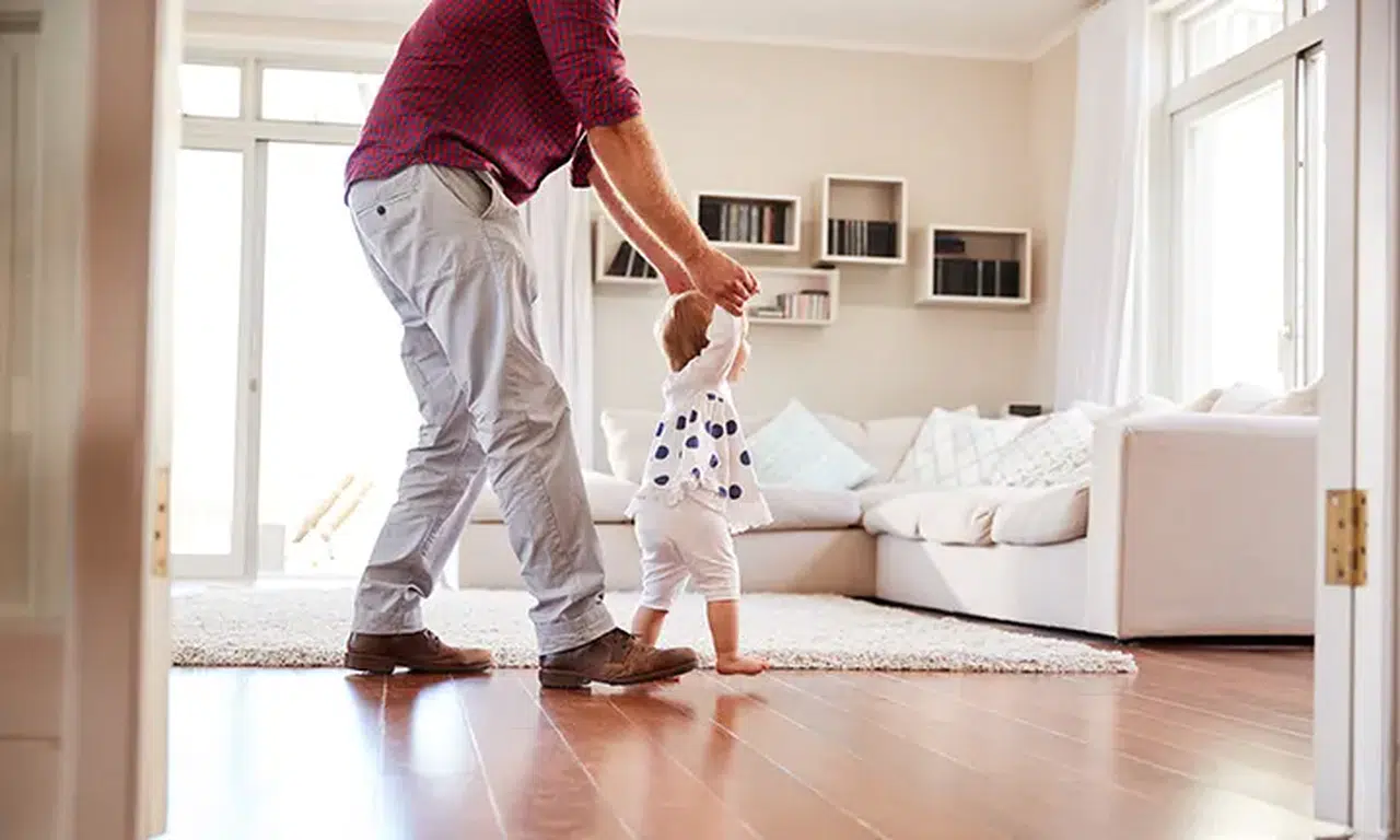 Doğar doğmaz yürümeye çalıştı