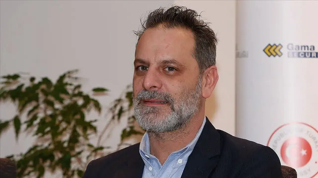 Bir vatandaş trafikte bekleyen Ozan Güven'i fena trolledi