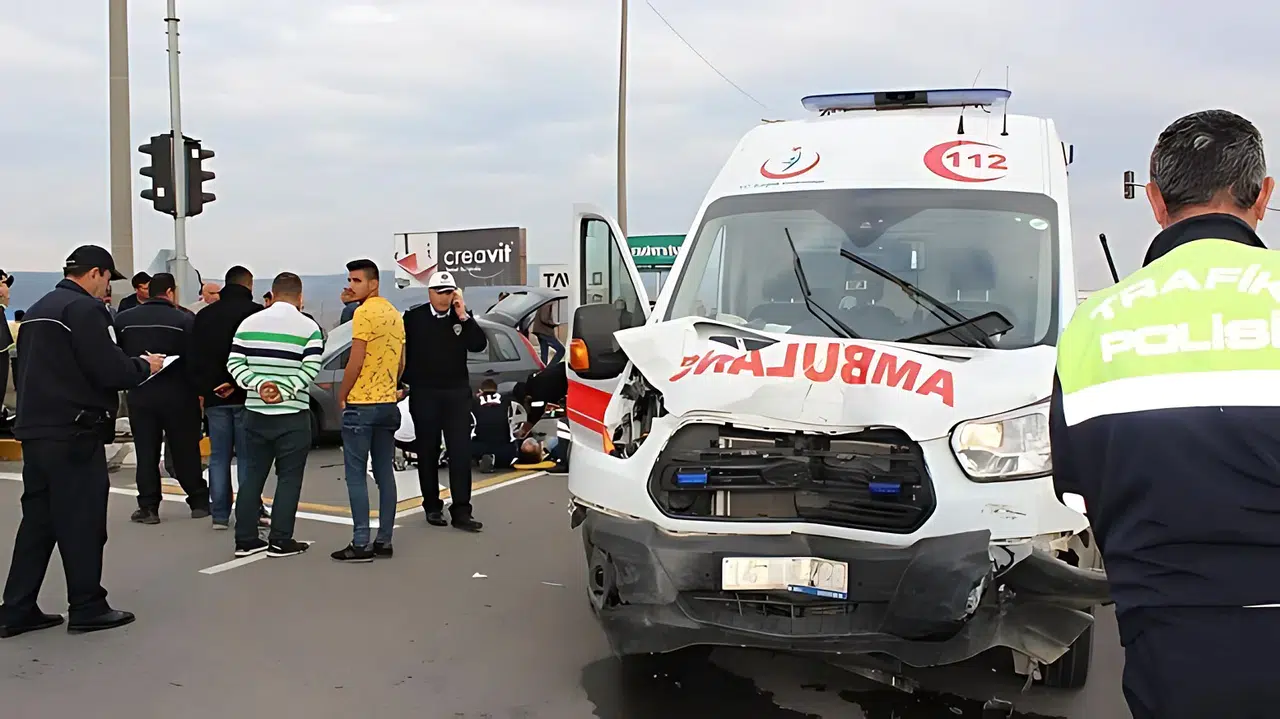Bolu’da başsavcının bulunduğu ambulans kaza yaptı