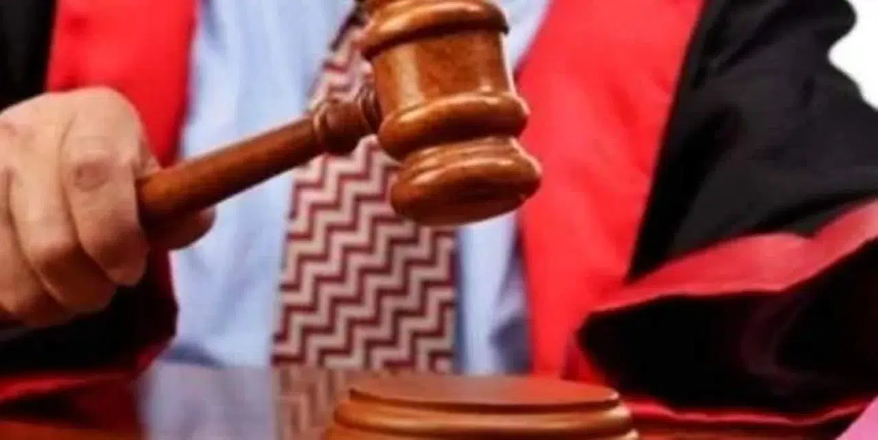 Davasına baktığı kadına aşık olan hakim sırtından bıçaklandı