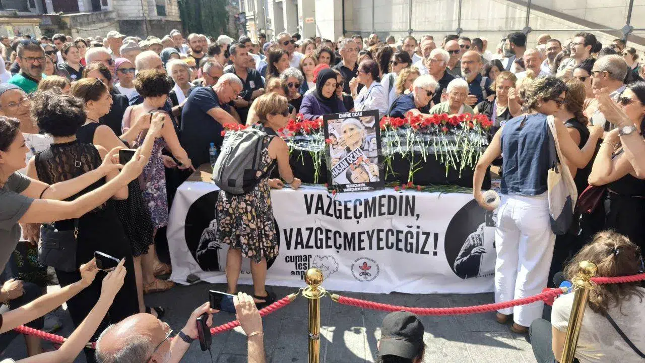 Emine Ocak’a Son Veda: “Senin Köklerin, Dalların, Çiçekleriniz Anne”