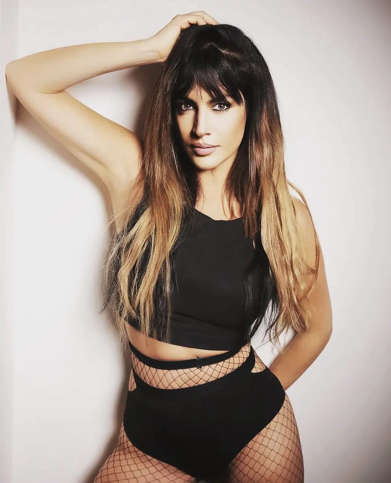 Tuğba Ekinci’den Olay Yaratan Jartiyerli Paylaşım! Sosyal Medya İkiye Bölündü