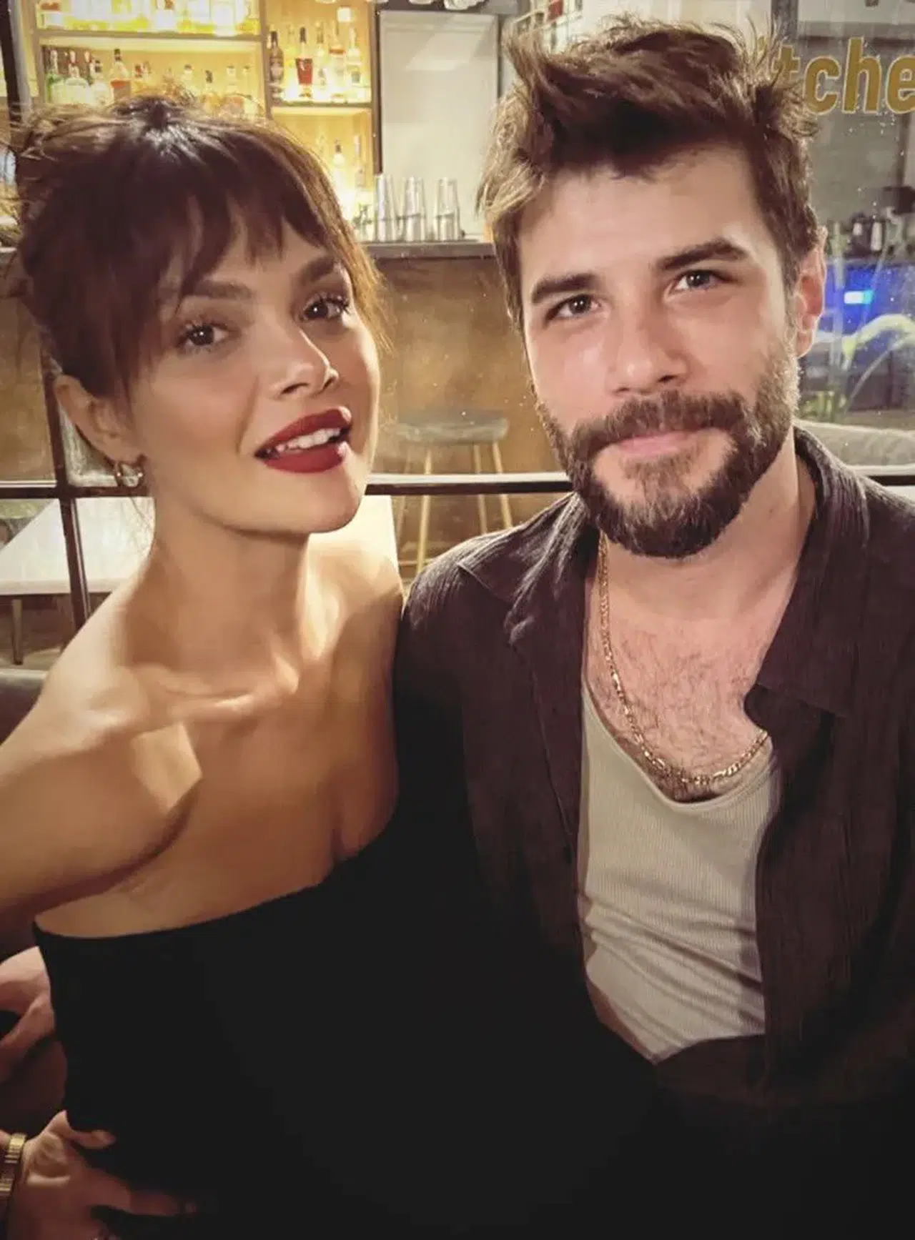 Sinem Ünsal ve Berk Cankat Yunanistan Tatilinde Aşk Pozlarıyla Büyüledi!