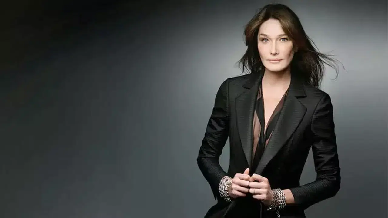 Carla Bruni, yeni albümüyle İstanbul'da hayranlarıyla buluşuyor!