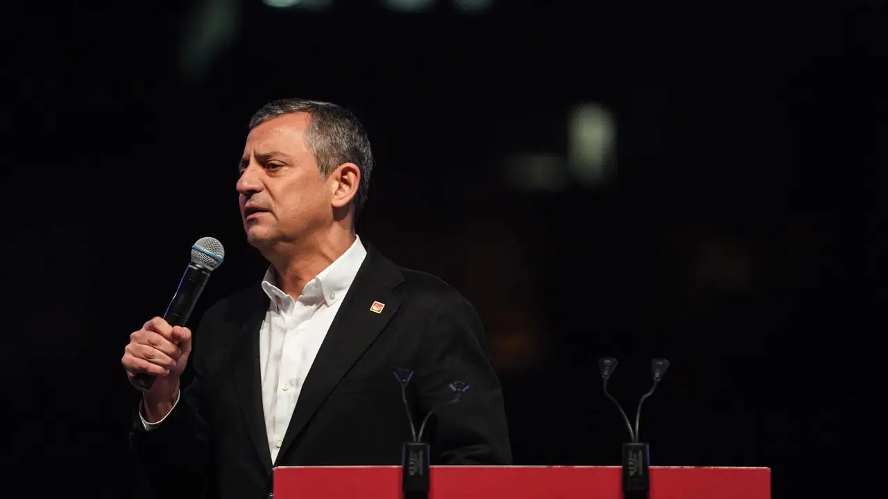 Özgür Özel, Turgutlu'da hizmet odaklı bir belediyeciliği vurguladı ve destek istedi