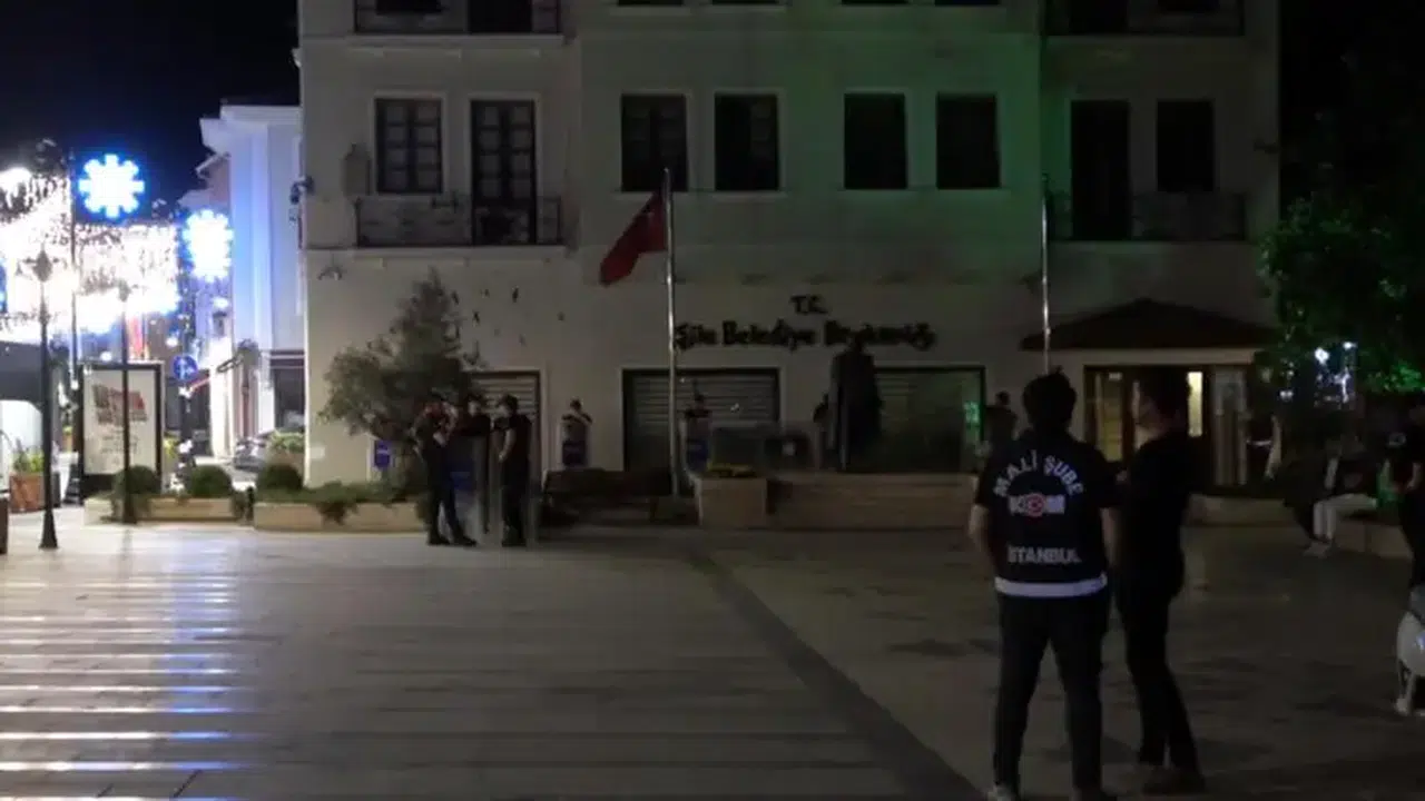 Şile Belediye başkanı Özgür Kabadayı yanında 4 Belediye Yöneticisi ile tutukladı