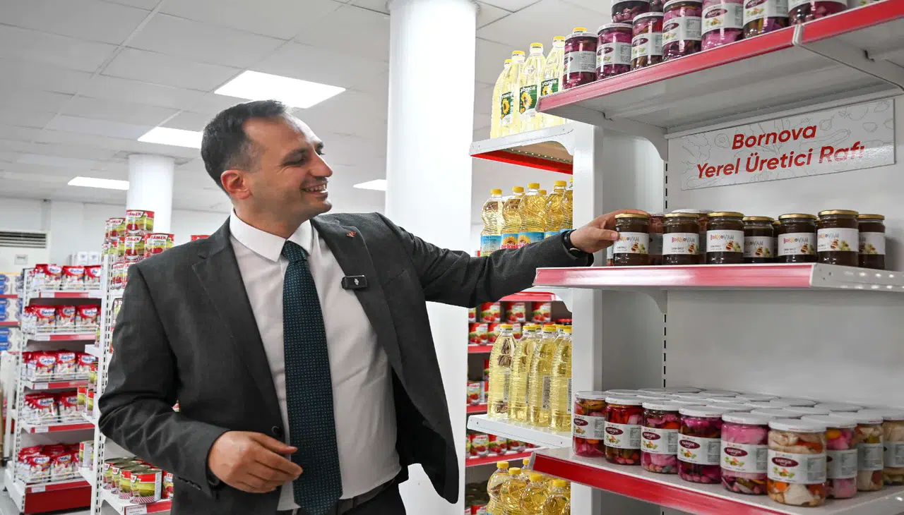 Bornova Belediyesi, 3.000 haneye ücretsiz alışveriş ve sıcak yemek hizmeti sunuyor