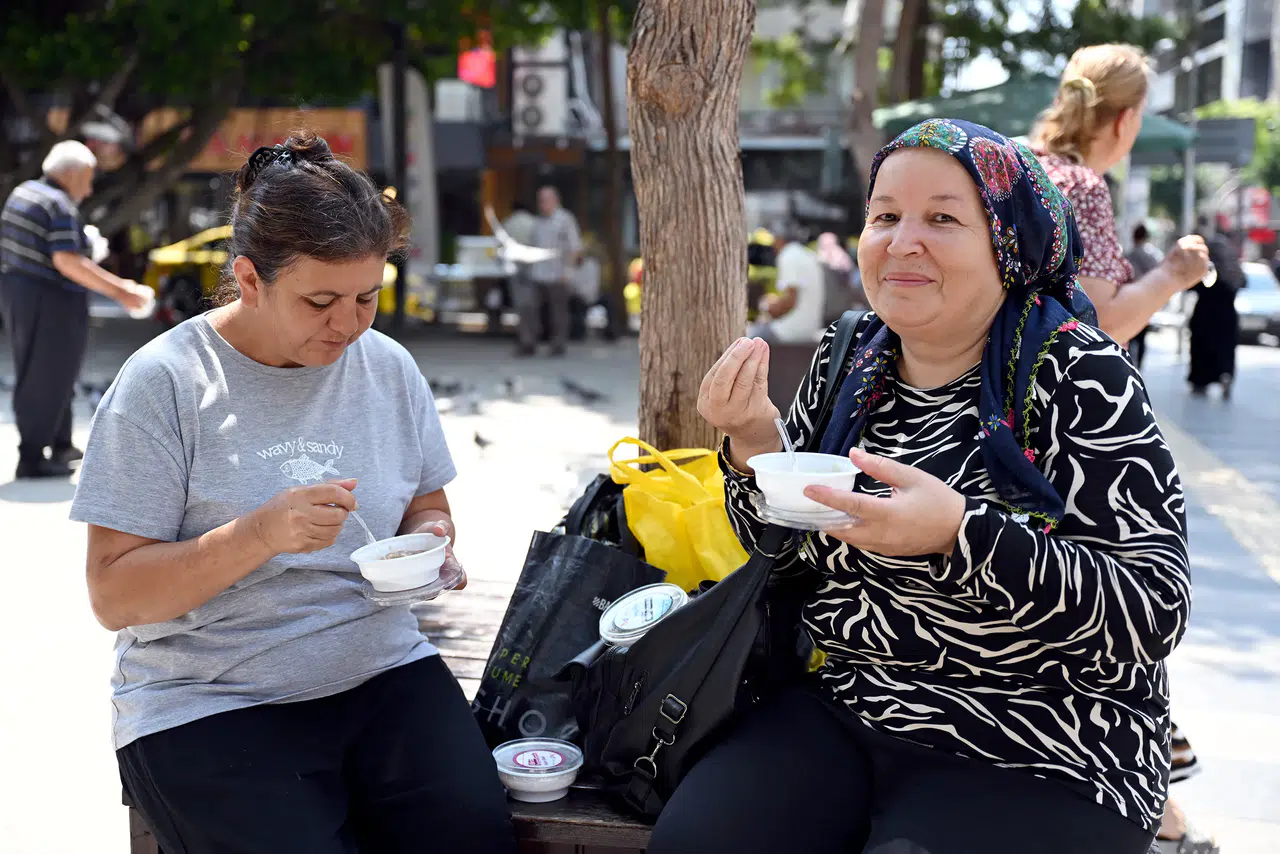 Mersin Büyükşehir Belediyesi, 20 Bin Kişiye Aşure Dağıttı!