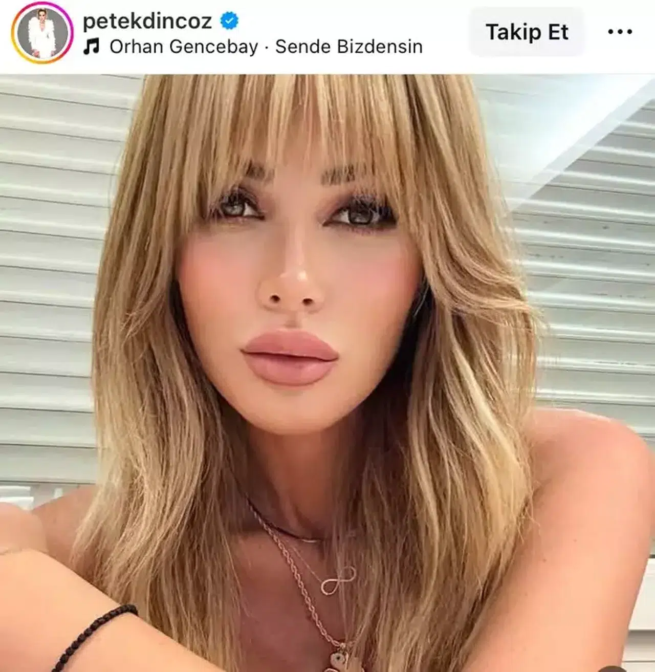 Petek Dinçöz, Jennifer Lopez’e Benzerliğiyle Gündemde: Doğu Demirkol’dan Espirili Yorum!