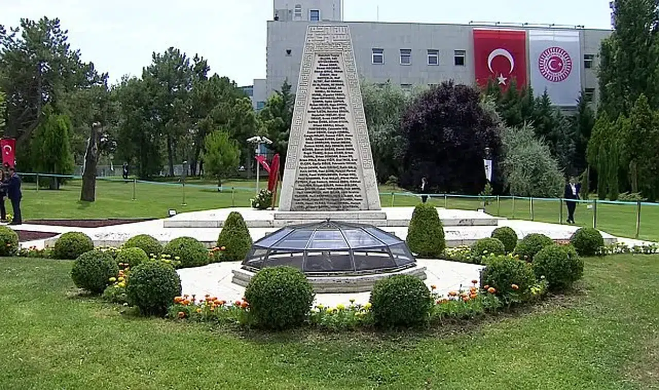 15 Temmuz'da şehitler anıldı, TBMM'de "Demokrasi Serüveni" sergisi açıldı