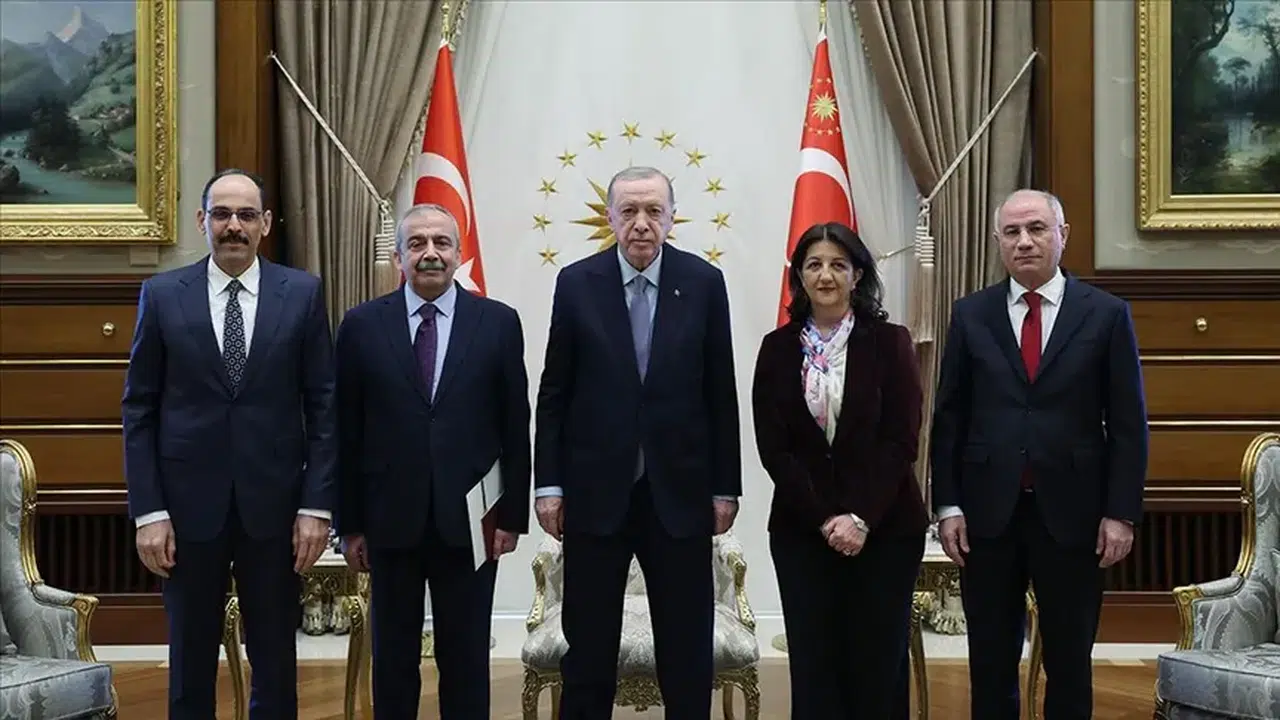 Erdoğan ve DEM Parti İmralı heyeti, PKK ile silah bırakma sürecini görüşmek üzere bir araya geldi