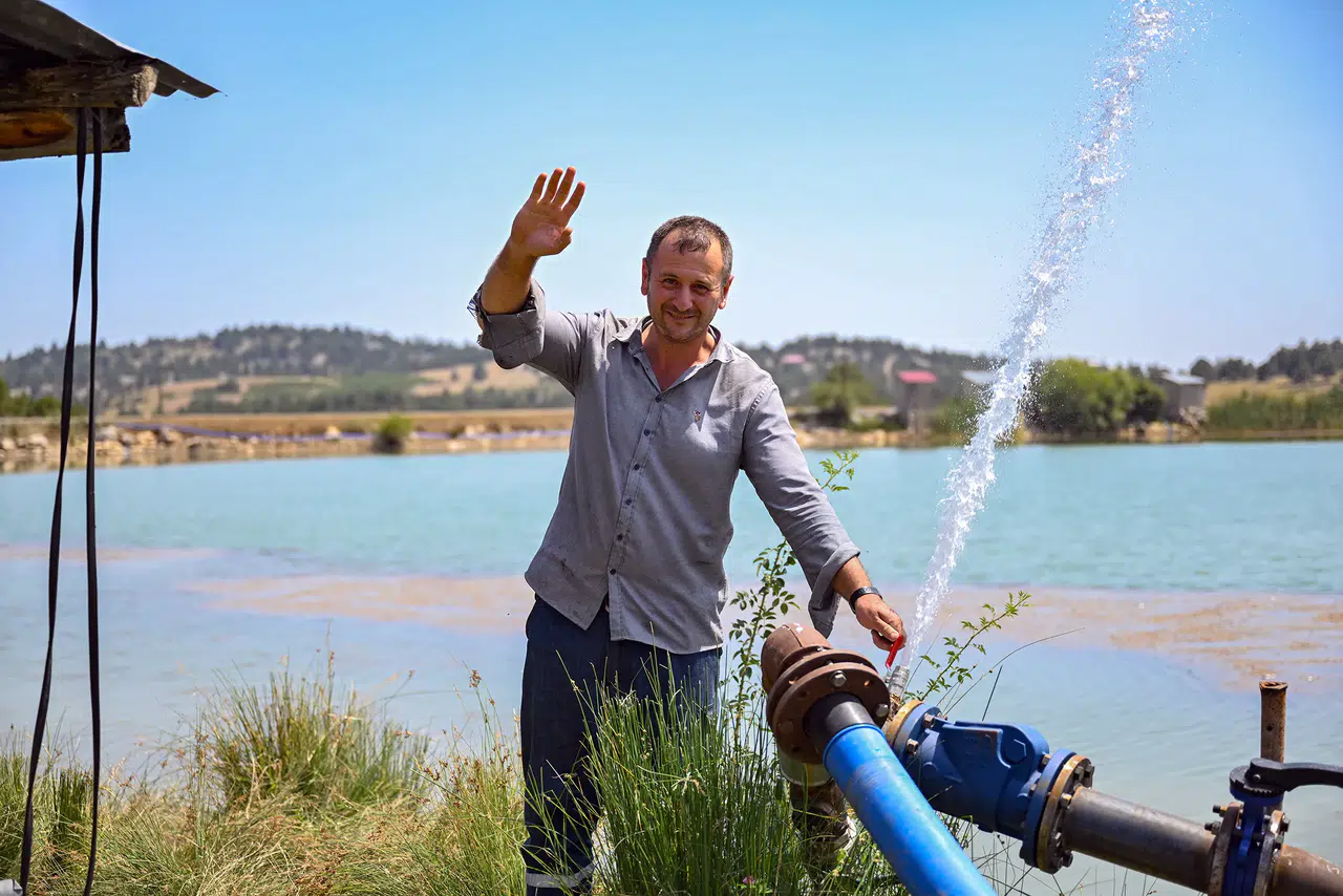 Mersin Büyükşehir Belediyesi'nin Sulama Borusu Desteği ile Üreticilerin Su Sorunu Çözüme Kavuşuyor!