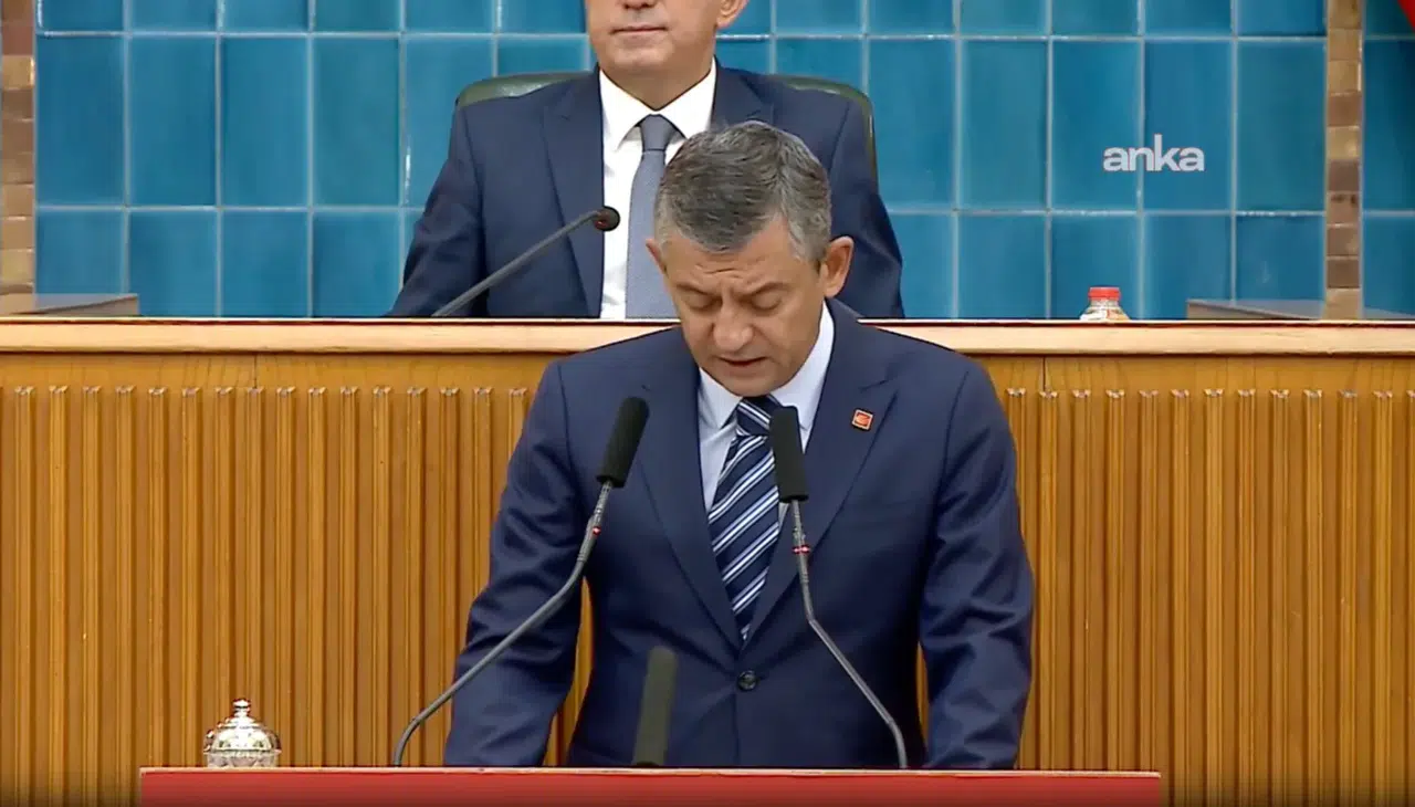 CHP Lideri Özgür Özel, yangın davasında sorumluları eleştirdi ve adalet arayışını vurguladı