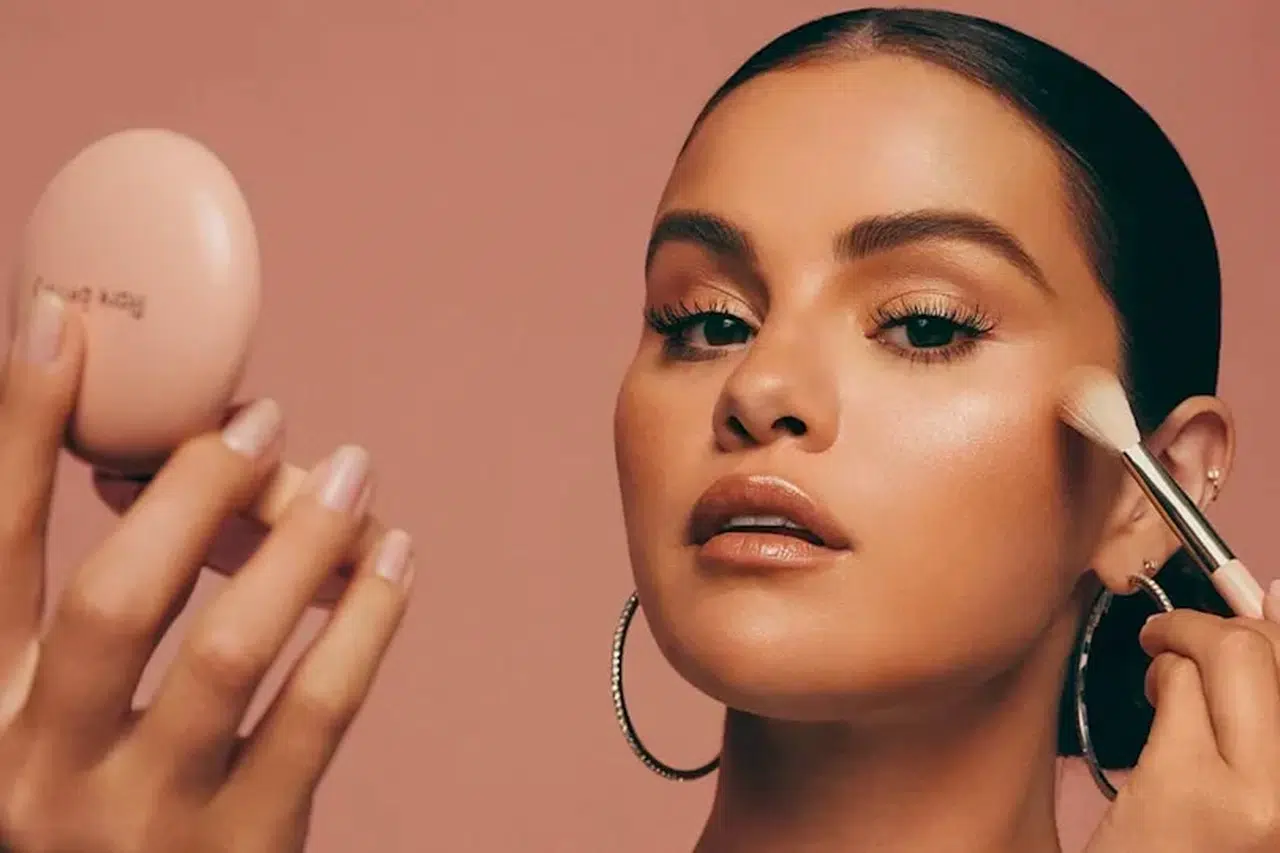 Selena Gomez Milyarderler Kulübünde mi? Rare Beauty Serveti Dudak Uçuklattı!