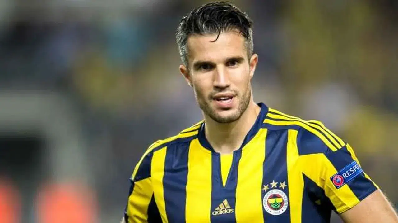 Robin Van Persie'yi muayene eden doktor: Halı sahadan geldi sandım
