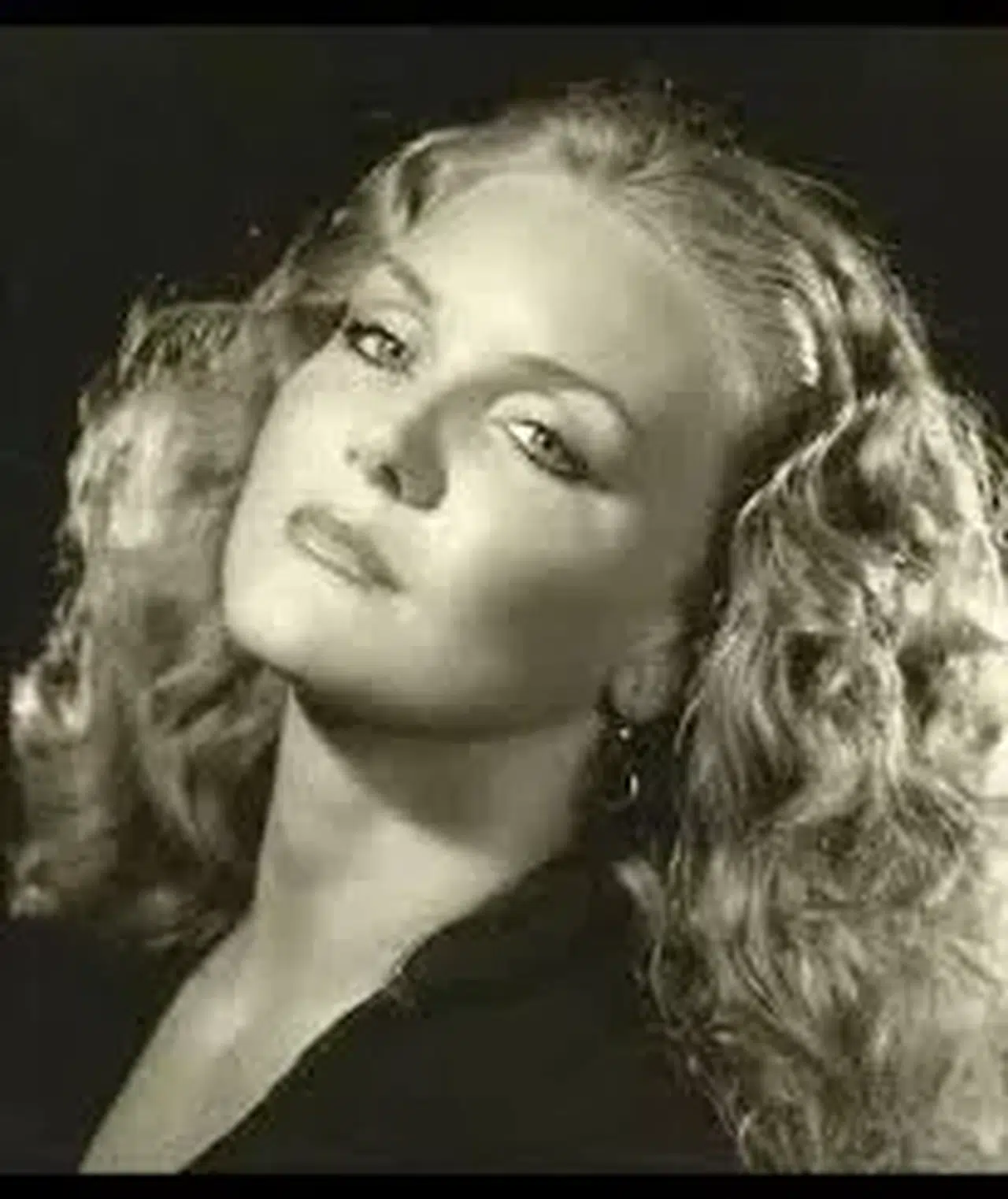 70 Yaşındaki Suna Yıldızoğlu Sosyal Medyayı Salladı: Zaman Size İşlemiyor!