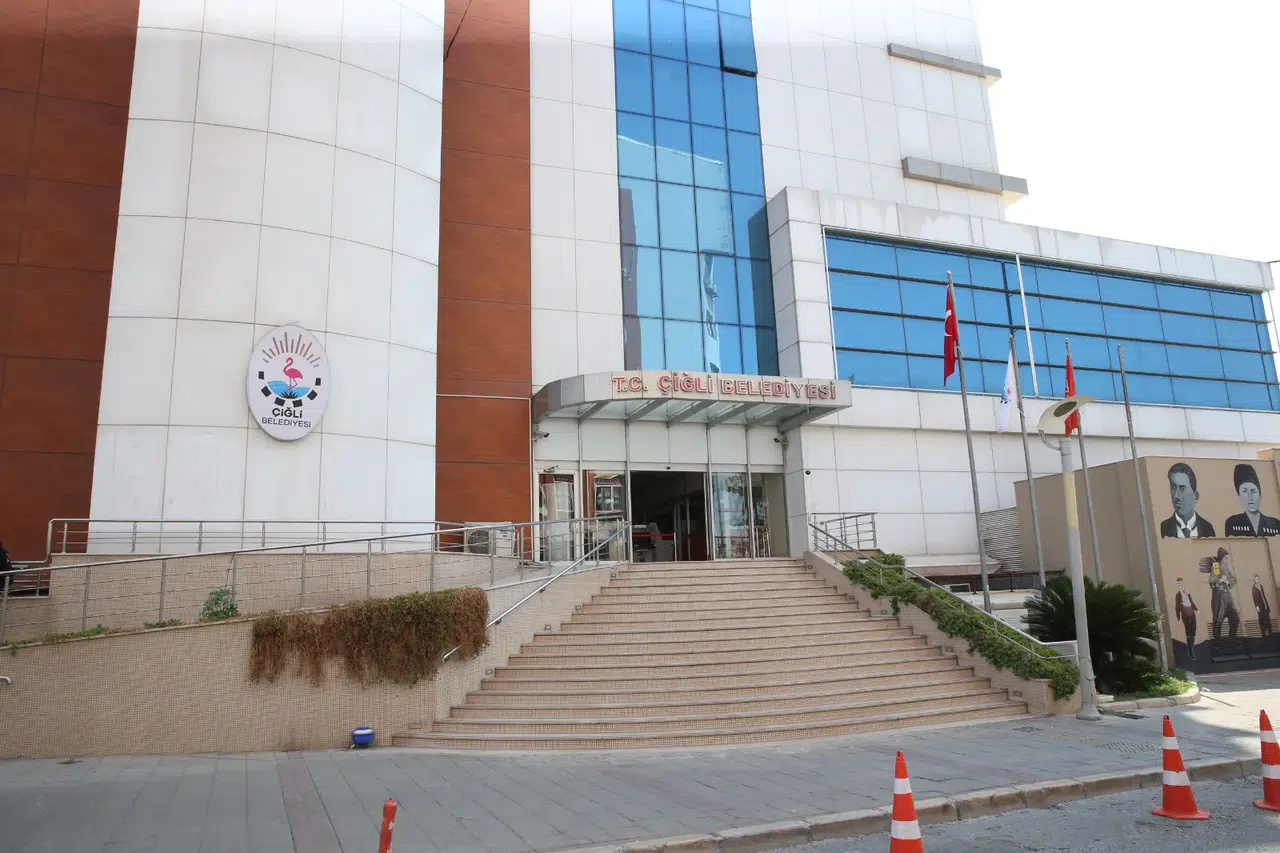 Çocuklardan Yetişkinlere Sanat Atölyeleri: Çiğli Belediyesi Yazı Renklendiriyor