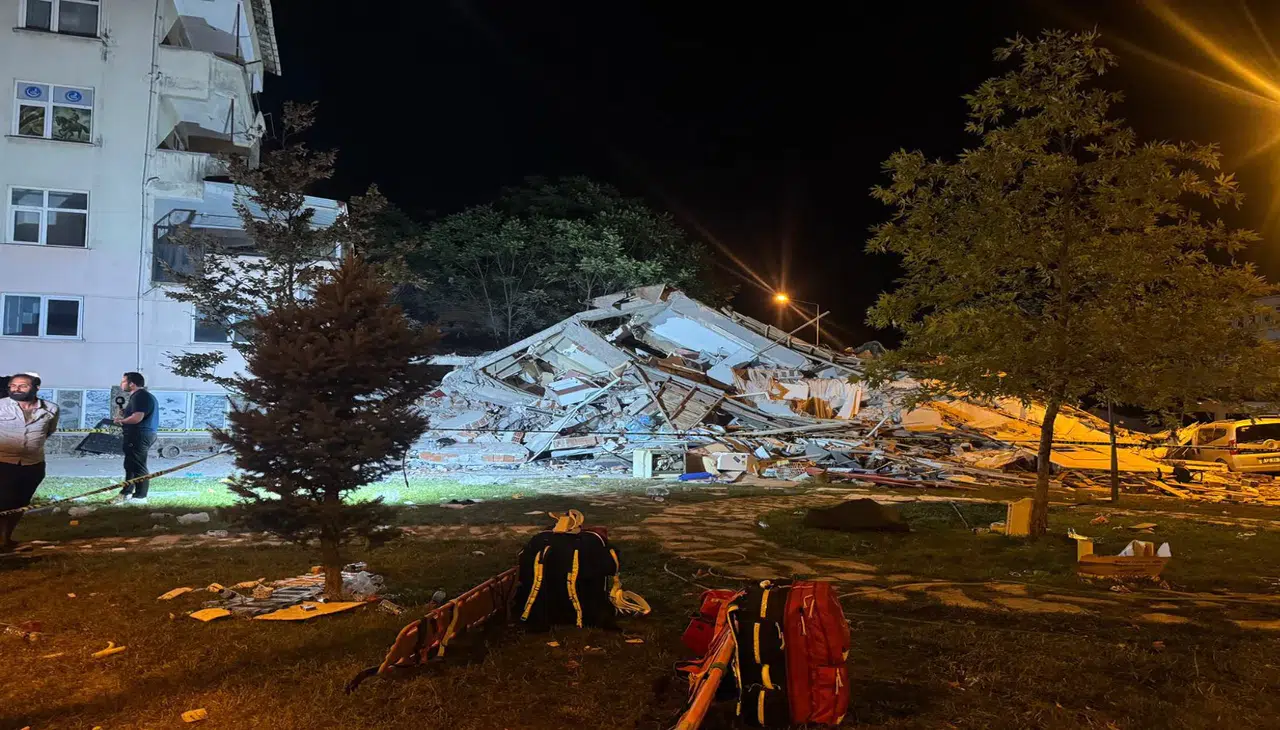 Sındırgı Depreminde Can Kaybı: Müteahhit ve Bina Sahibi Gözaltına Alındı