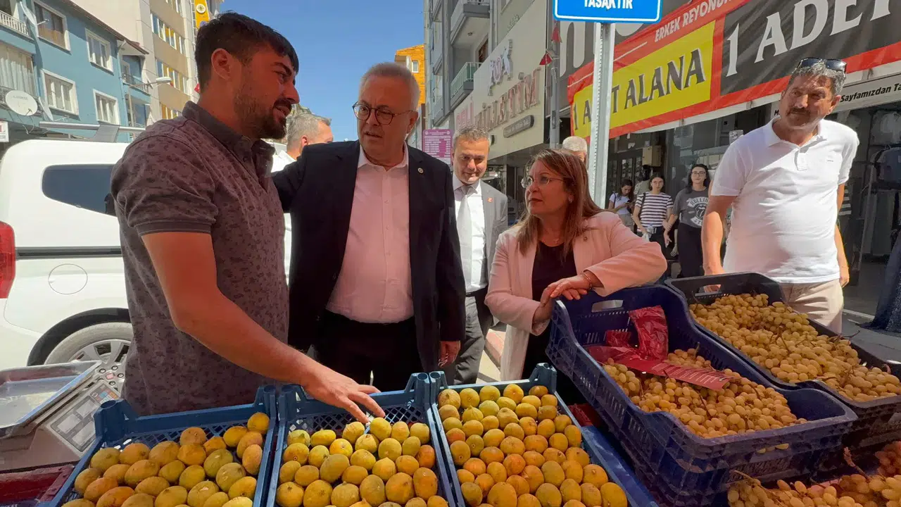 CHP Afyonkarahisar’da Sahada: Kadınlar Askıda Ekmek Kuyruğunda, Esnaf Ek İş Arıyor