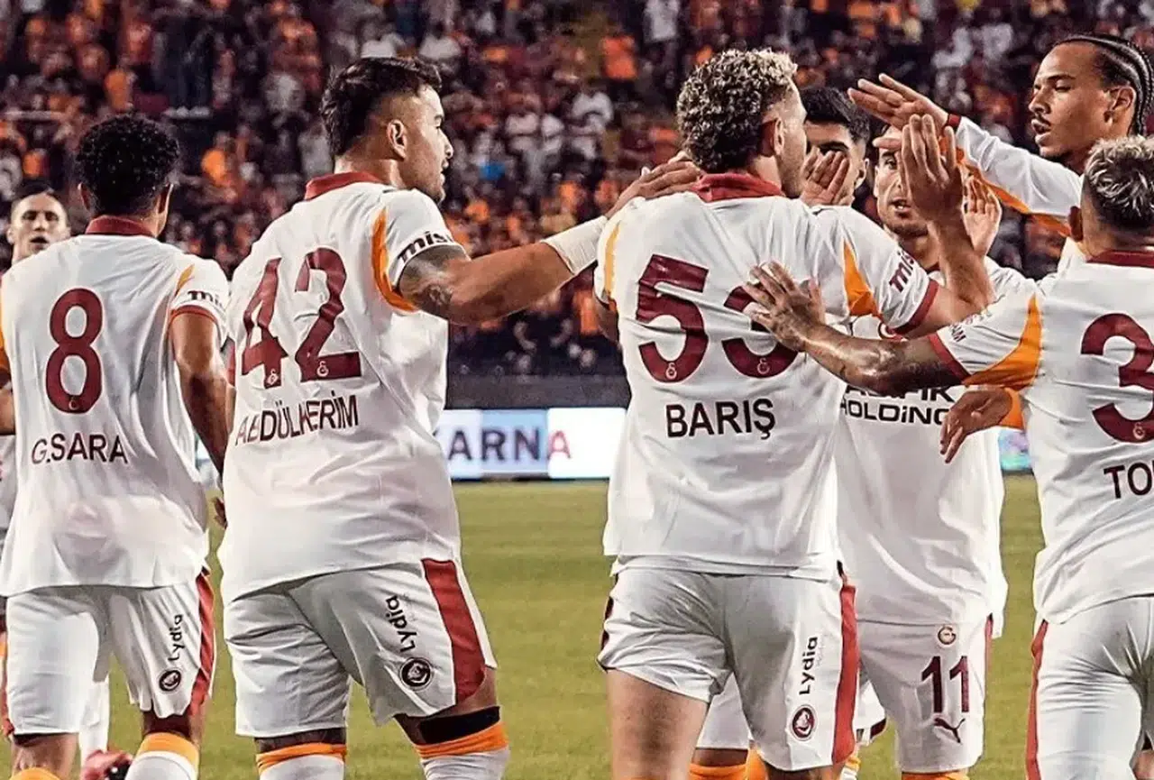 Galatasaray, Rizespor'u 3-1 yenerek Süper Lig'de üst üste üçüncü galibiyetini aldı
