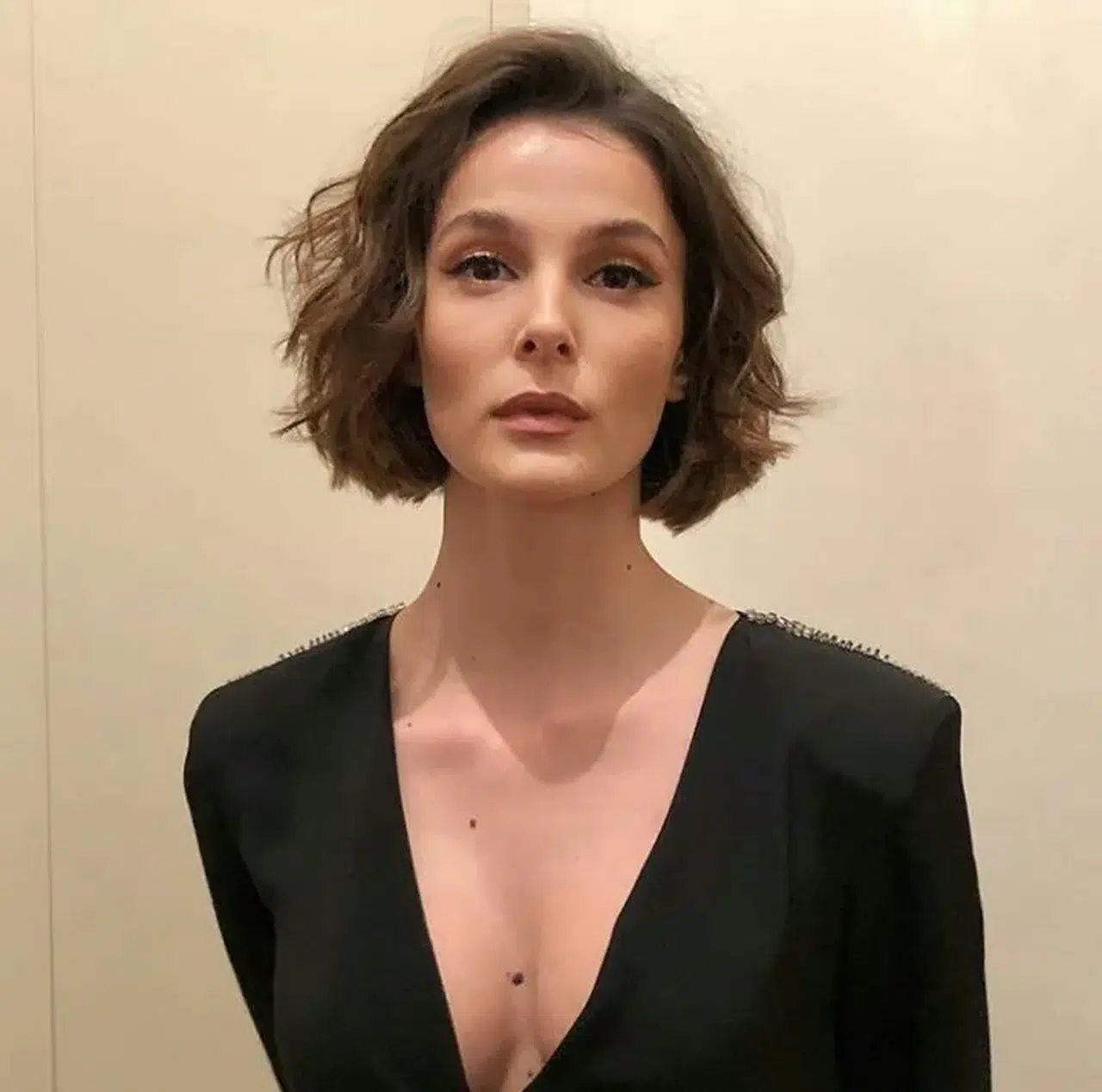 Eşref Rüya’nın Çiğdem Komiser’i Büşra Develi’den Şıklık Dolu Tatil Paylaşımı