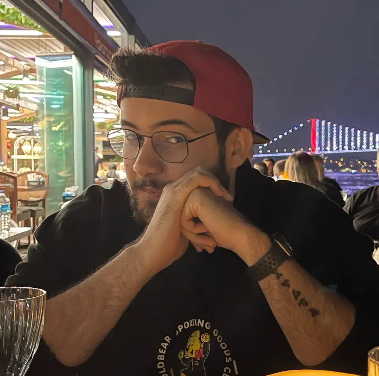 Genç Yayıncı Jrokez Ankara’da Evinden Düşerek Hayatını Kaybetti