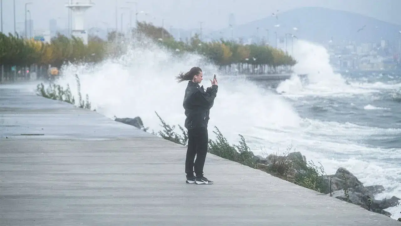 Meteoroloji Uyardı: İstanbul’da Yarın Fırtına Bekleniyor