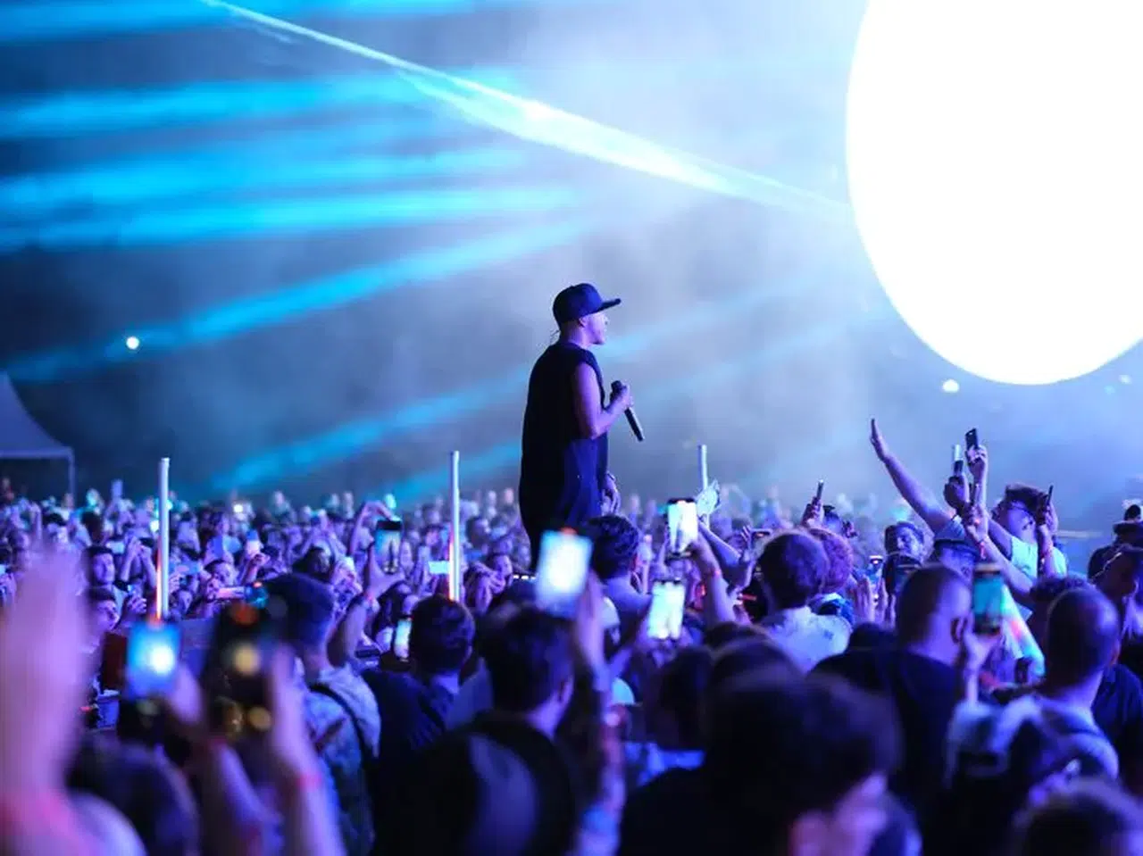 Manga’dan Rock Rüzgarı: İstanbul Festivali’nde Sahne Stili ve Performansıyla Büyüledi