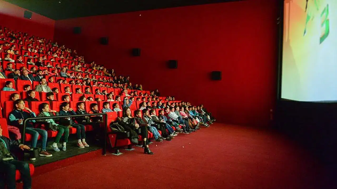 Bu Hafta Sinemalarda 6 Yeni Film: "Işık" ve "Önemsiz Biri 2" Vizyona Girdi!