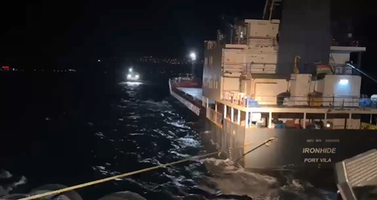 Çanakkale Boğazı’nda Arıza Yapan Yük Gemisi Karanlık Liman’a Çekildi