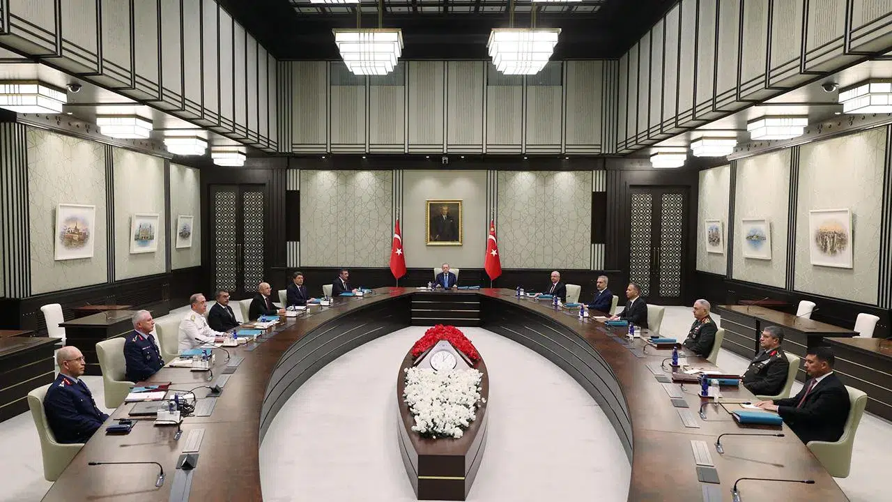 Yüksek Askeri Şura Toplantısı Anıtkabir Ziyaretiyle Başladı, 2.5 Saat Süre Çalışıldı