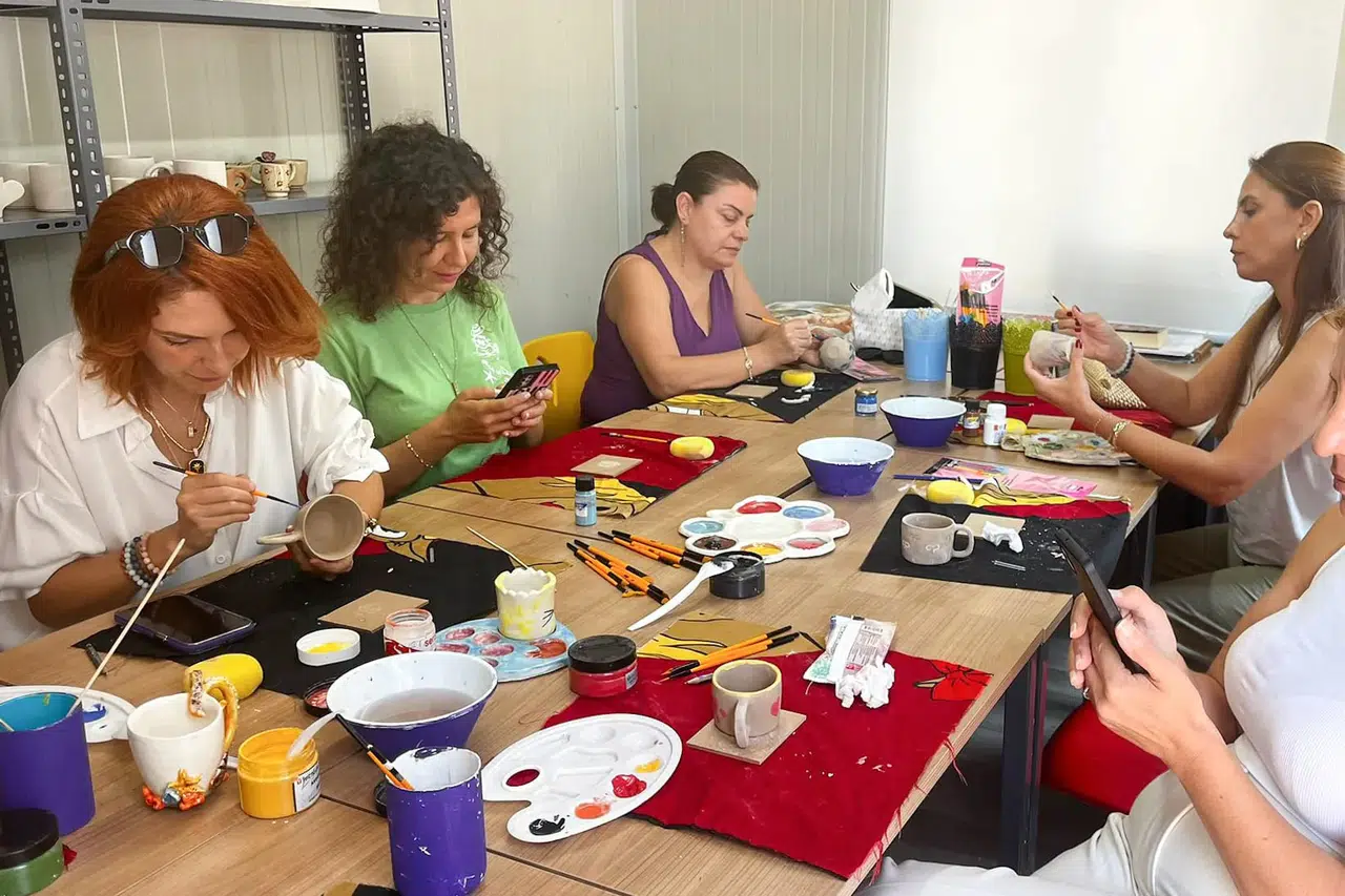 Mersin Yenişehir Belediyesi'nden kadınlara yönelik seramik sanatı eğitimi