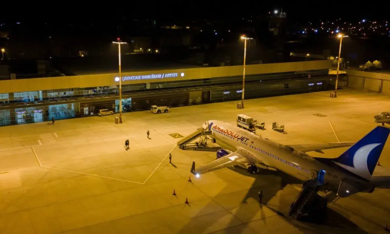 Çanakkale’de Orman Yangınları: Havalimanı Pisti ve Devlet Yolu Ulaşıma Kapandı