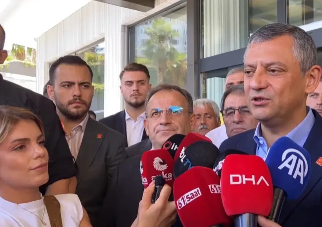 CHP lideri Özgür Özel: Cumhuriyet Halk Partisi Belediyeciliğine örnek oldukları için teşekkür etmek lazım