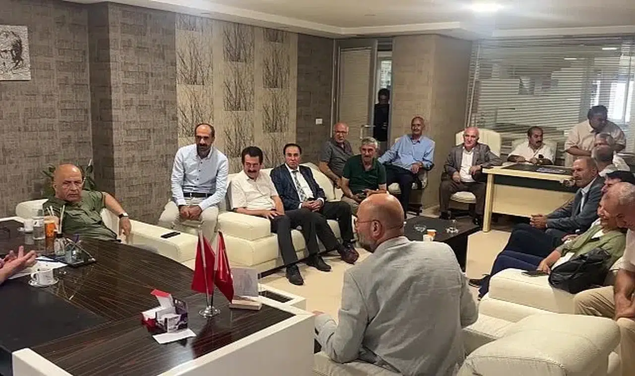 CHP Heyeti Van’da: Esnaftan Ekrem İmamoğlu Tepkisi, STK’lardan Kayyum Eleştirisi