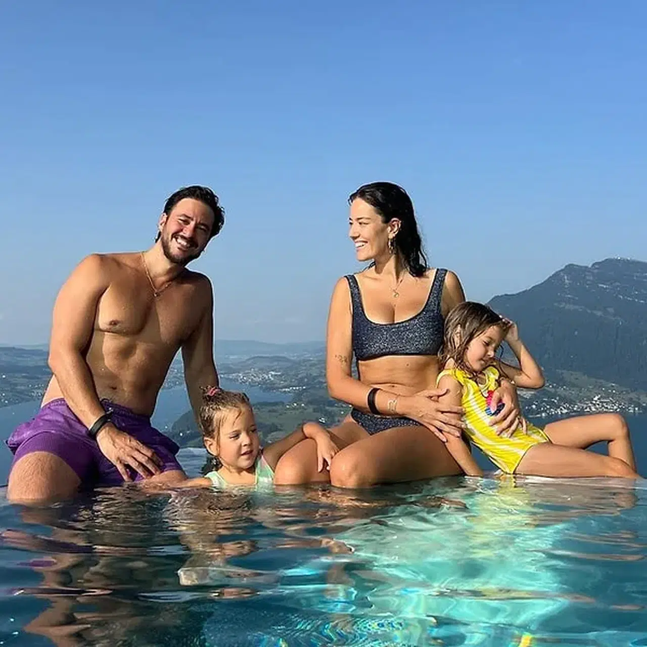 Pelin Akil ve Anıl Altan Boşanmanın Ardından Aile Tatilinde Birlikte!