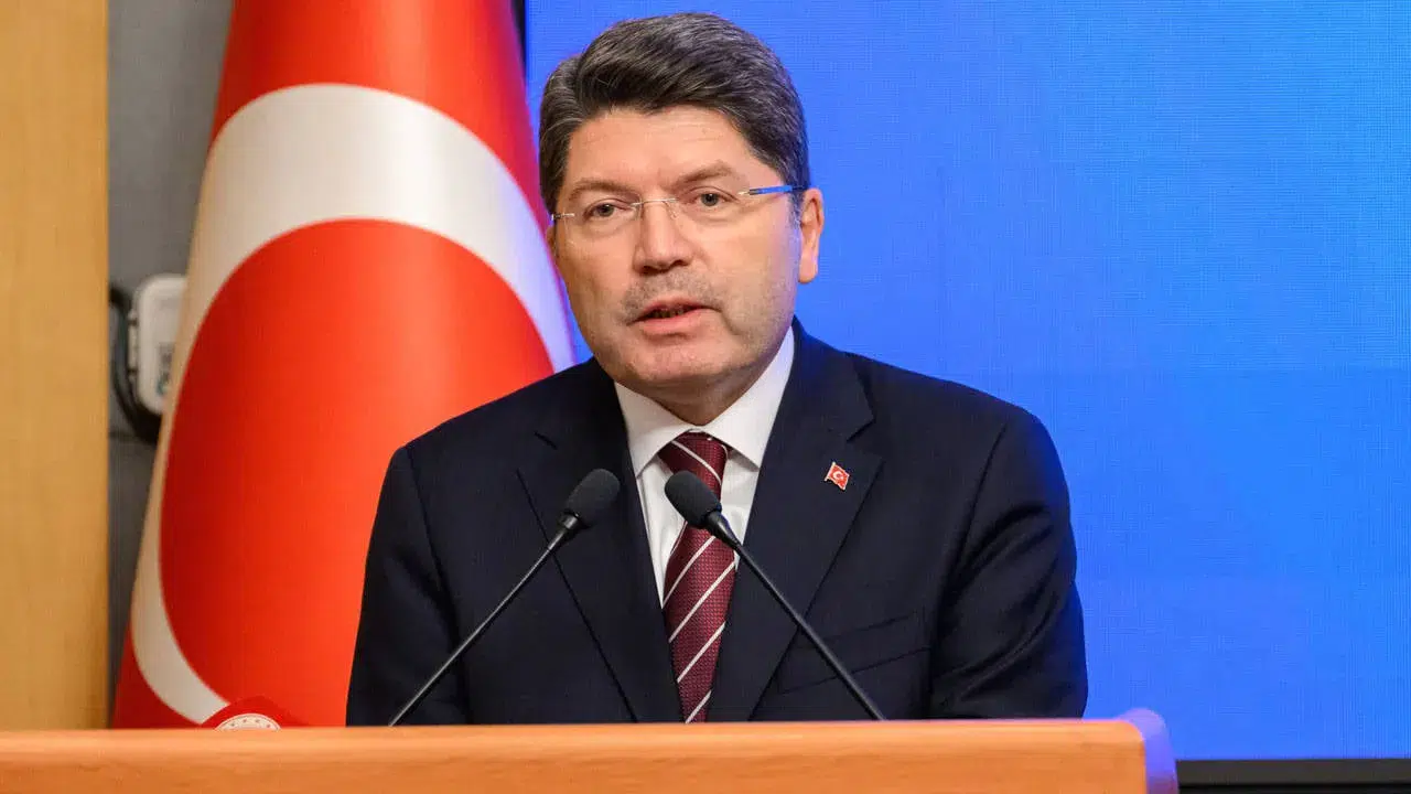 Adalet Bakanı Yılmaz Tunç, Özgür Özel'in HSK talebini 'boş' diyerek yalanladı!