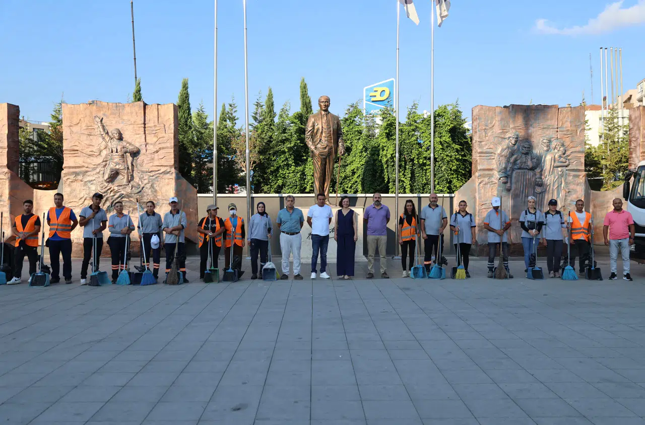 Karabağlar Belediyesi'nden Temizlik Seferberliği: Vatandaşlar da destek bekleniyor!