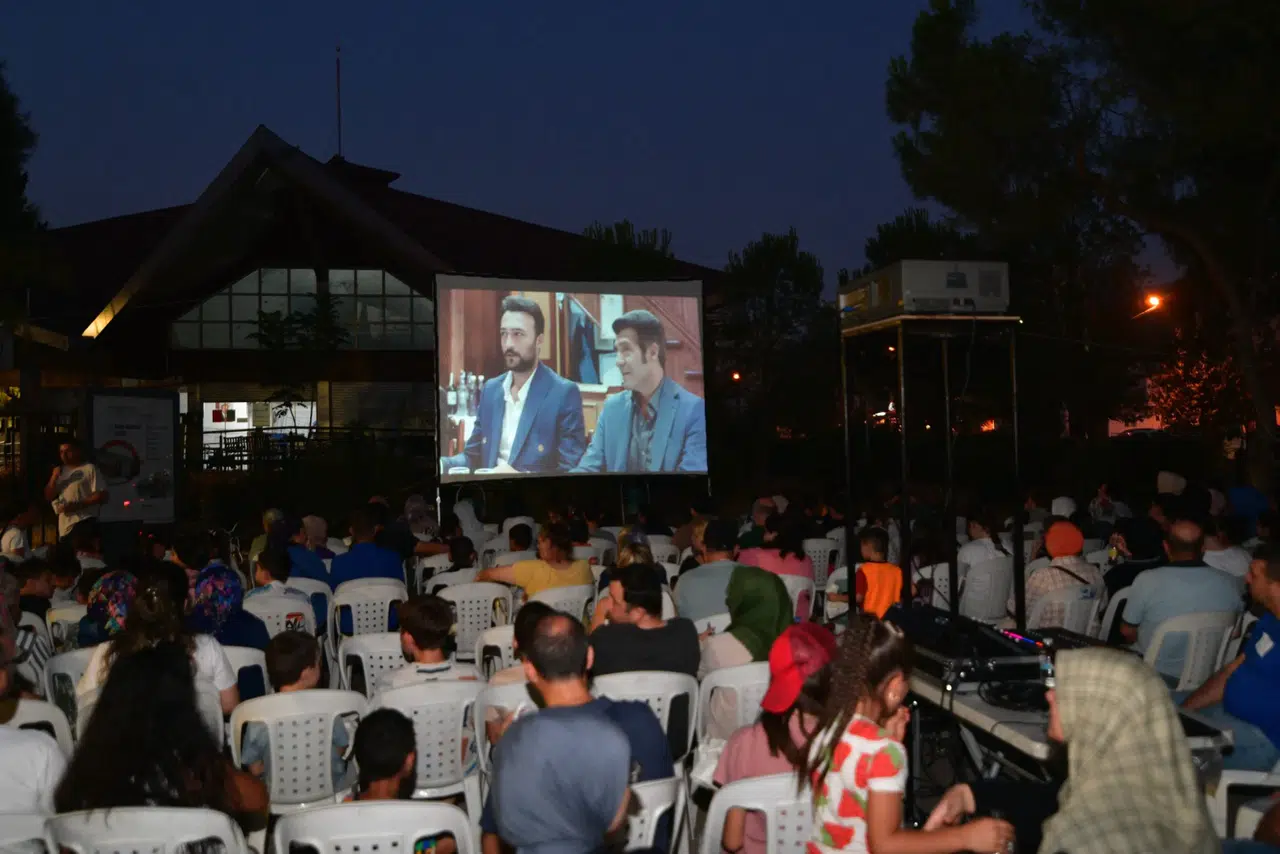 Bornova’da Sinema Geceleri Mahalleleri Buluşturdu!