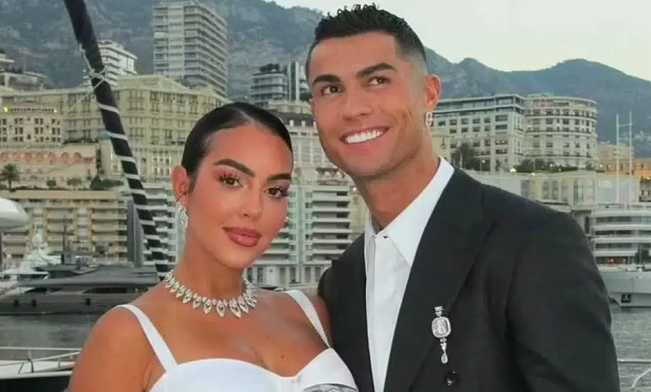 En Pahalı Aşk Gösterisi: Ronaldo’nun 4.3 Milyon Euro’luk Yüzüğü Gündeme Oturdu!