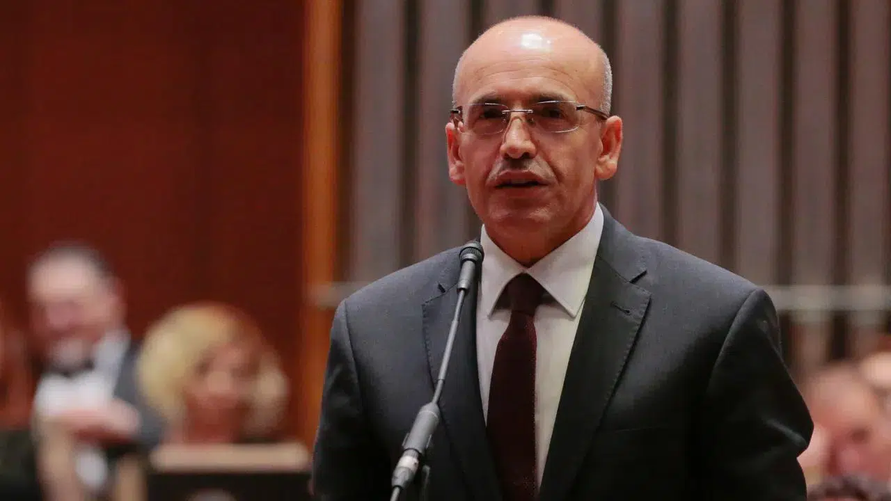 Mehmet Şimşek: “Cari açığın milli gelire oranı yıl sonunda yaklaşık %1,5 ile sürdürülebilir seviyede kalacak”