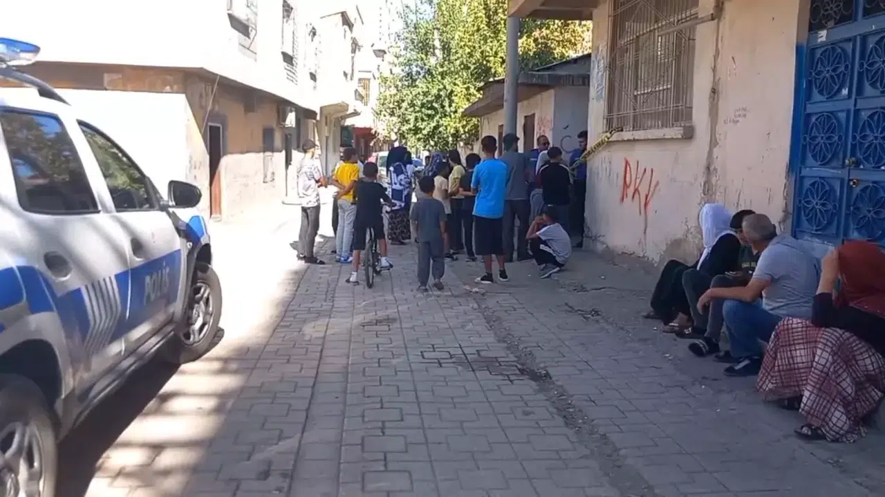 Diyarbakır’da Baba ve 8 Yaşındaki Kızı Silahlı Saldırıda Yaralandı