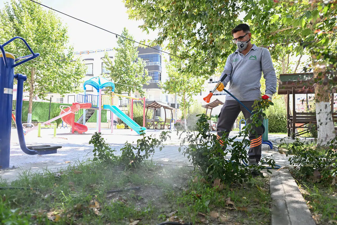 Mersin'de yaz aylarında ilaçlama çalışmaları hız kesmeden sürüyor!