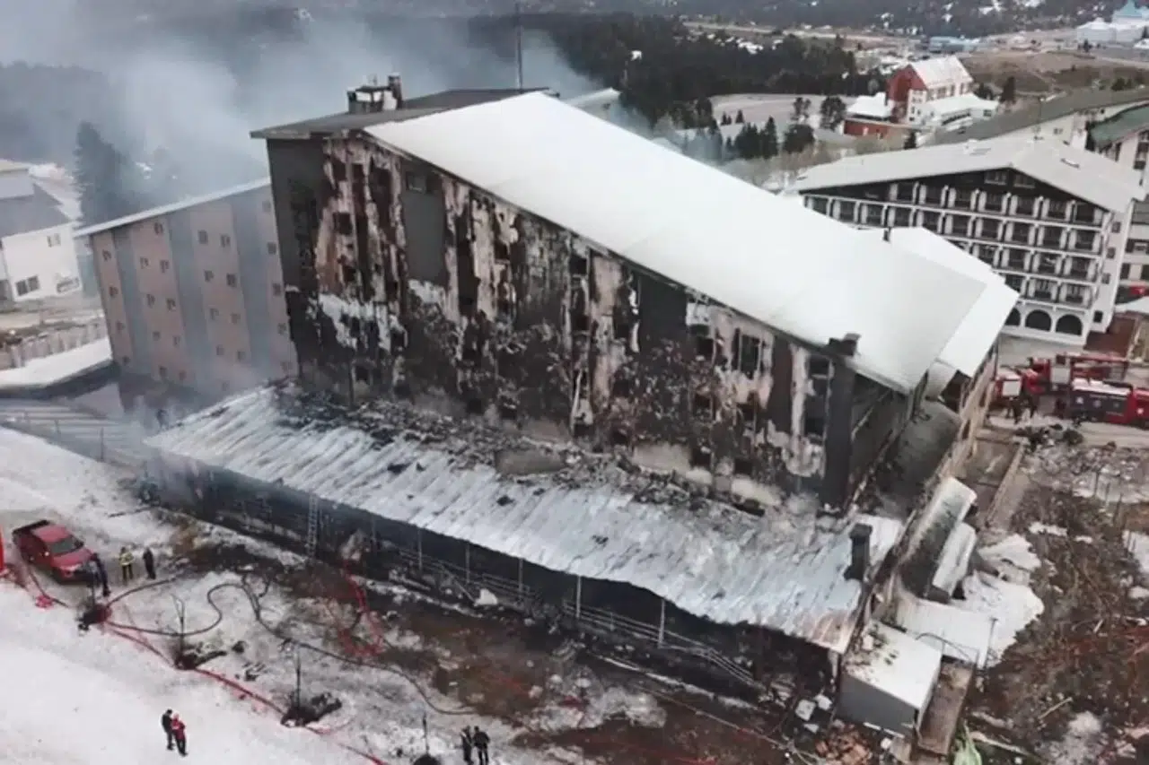 Uludağ'daki Kervansaray Otel yangını: TMMOB'nin raporu ciddi ihmal ve eksiklikleri ortaya koydu