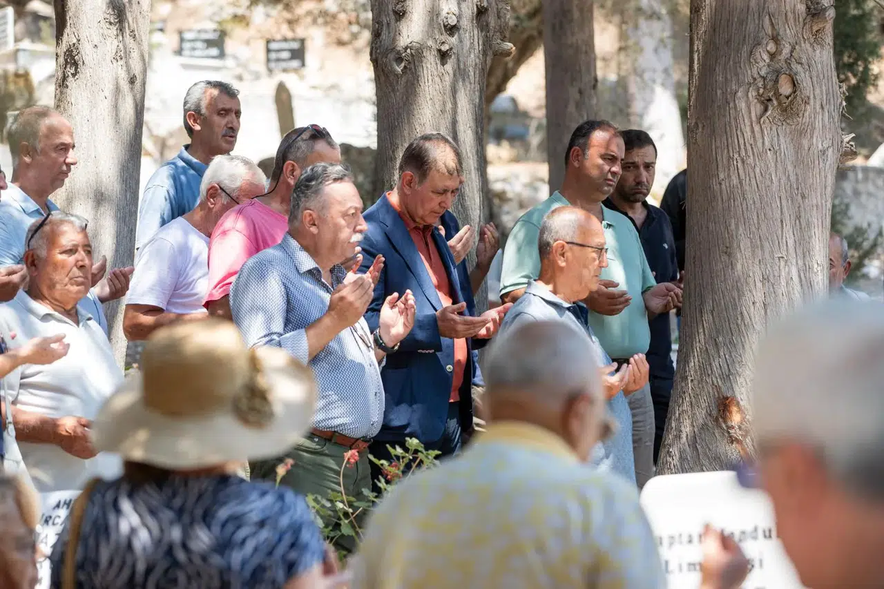 İzmir Büyükşehir Belediye Başkanı Tugay, Güler Bayır'ın cenaze törenine katıldı