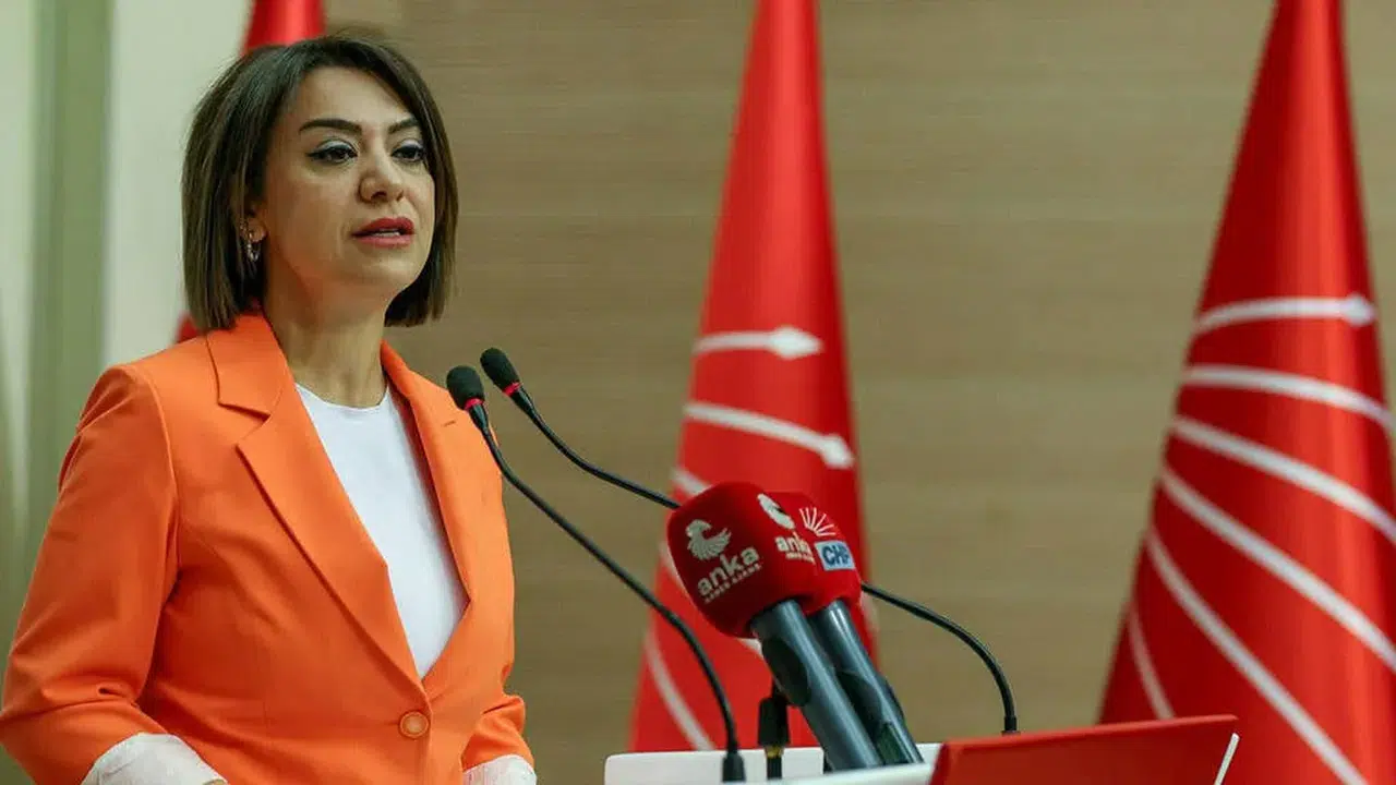 CHP'li Gamze Taşcıer: “Kamu Protokolü Sadaka, İşçiye Reva Görülen Ortaoyunu”