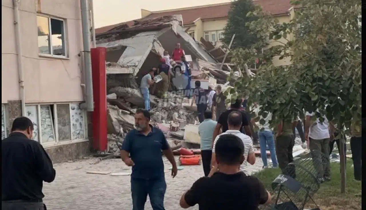 Balıkesir Büyükşehir Belediye Başkanı Ahmet Akın'dan deprem sonrası açıklama
