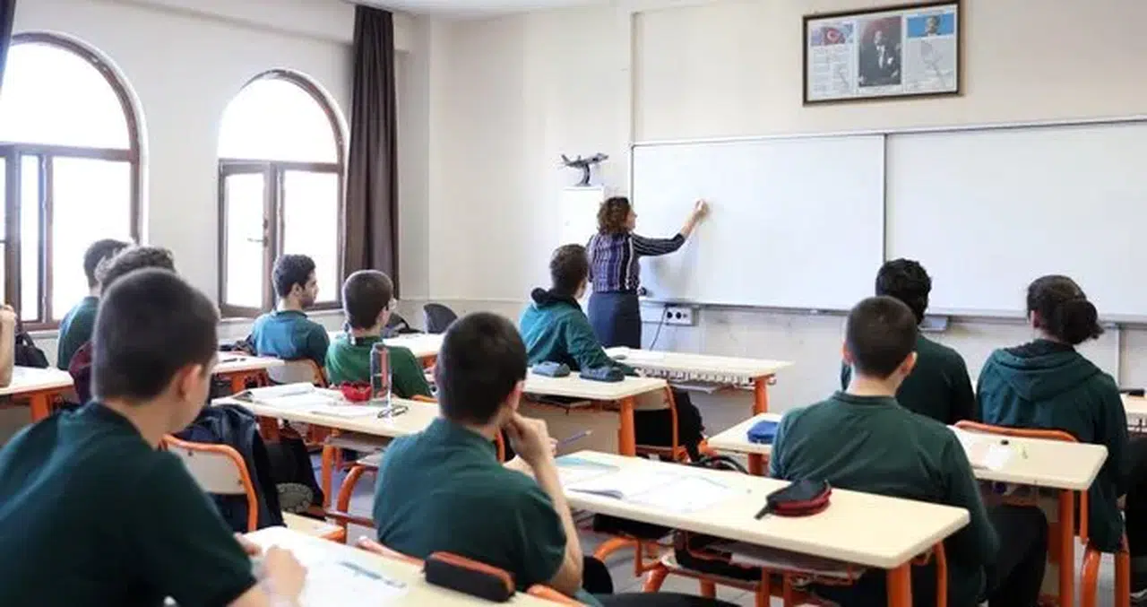 MEB Genelgesiyle Yeni Eğitim Yılı Kuralları: Zilsiz Okul, Cep Telefonu Yasağı ve Aile Yılı Etkinlikleri