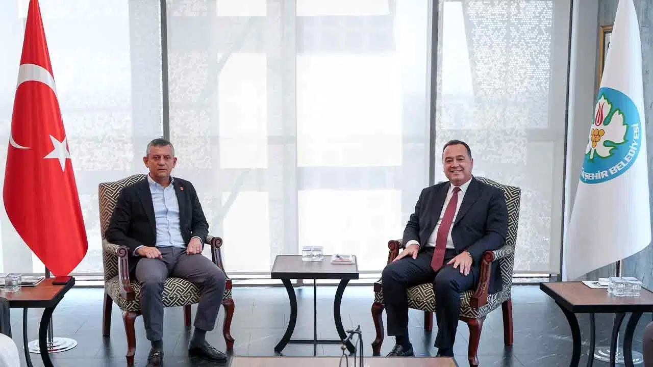 CHP Genel Başkanı Özgür Özel, Manisa Büyükşehir Belediye Başkanı Besim Dutlulu’yu Ziyaret Etti